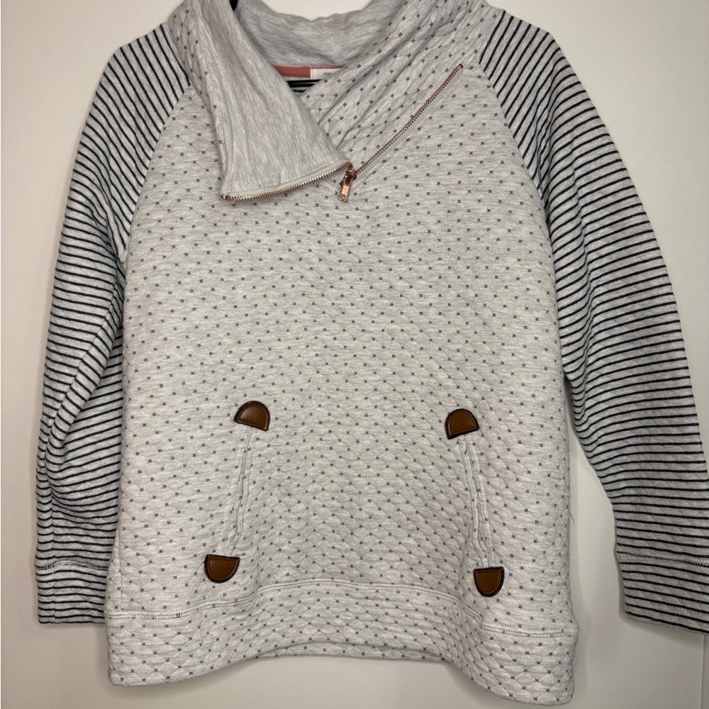 Maurices Gray and White Quilted Zip Sweater
